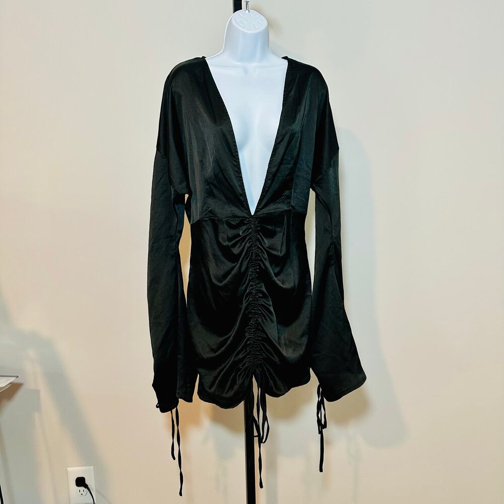 Plus Black Satin Plunge Ruched Dress - Picture 2 of 7